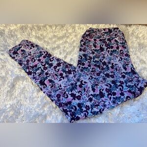 Very pretty pair of LuLaRoe leggings!  Size Tall and Curvy.  TC.  (L/XL/2X)